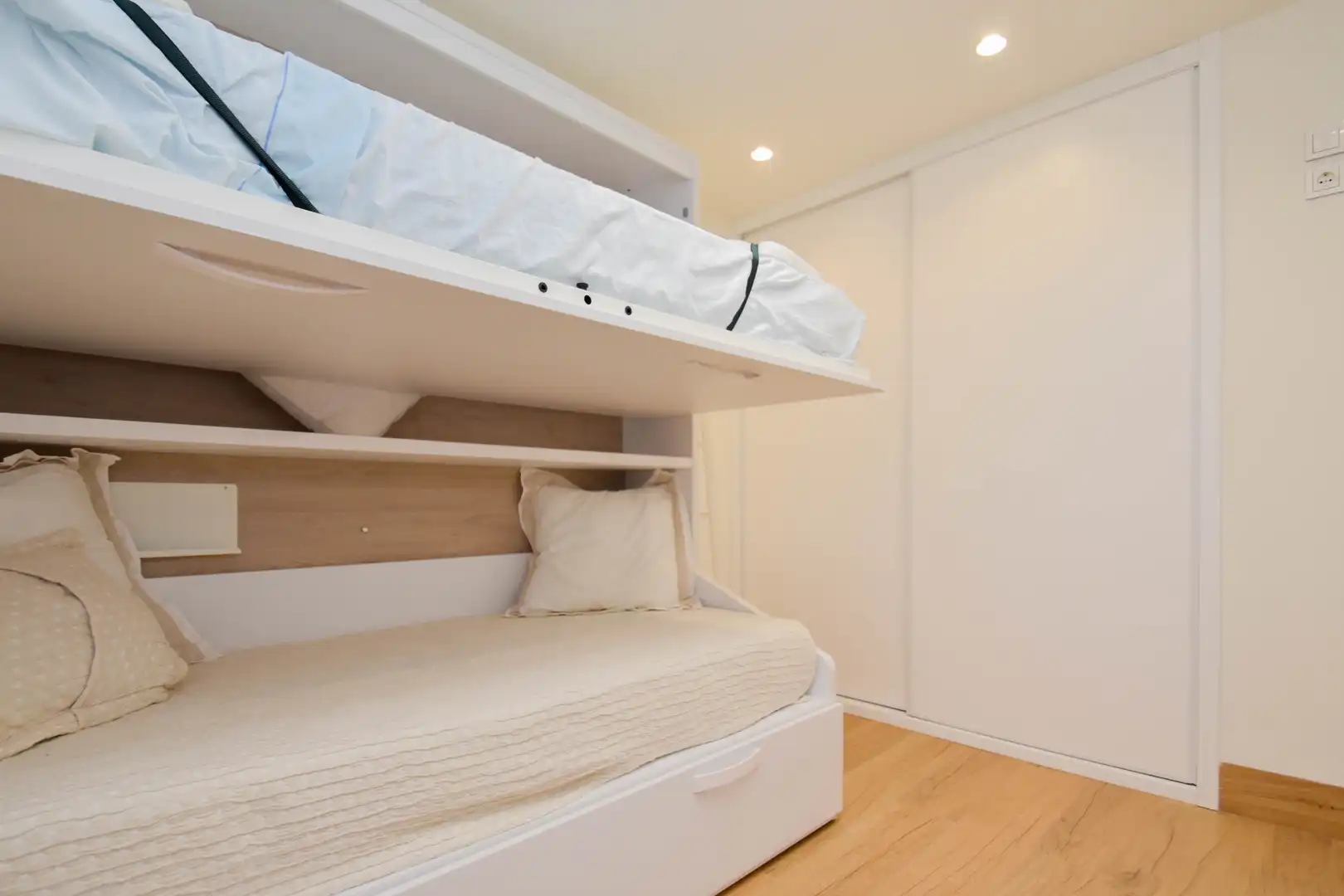 Bedroom of Flat for sale in Almuñécar  with Parquet flooring, Terrace and Furnished