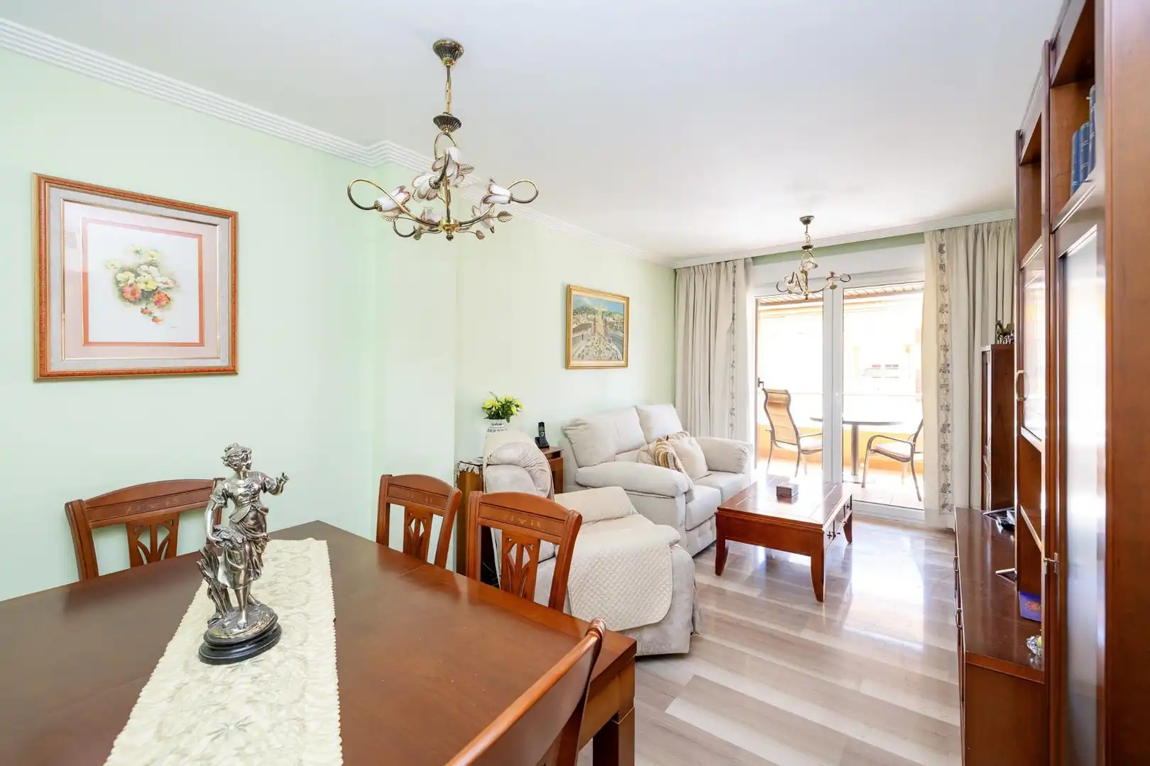 Living room of Flat for sale in Granada  with Air Conditioner, Heating and Terrace
