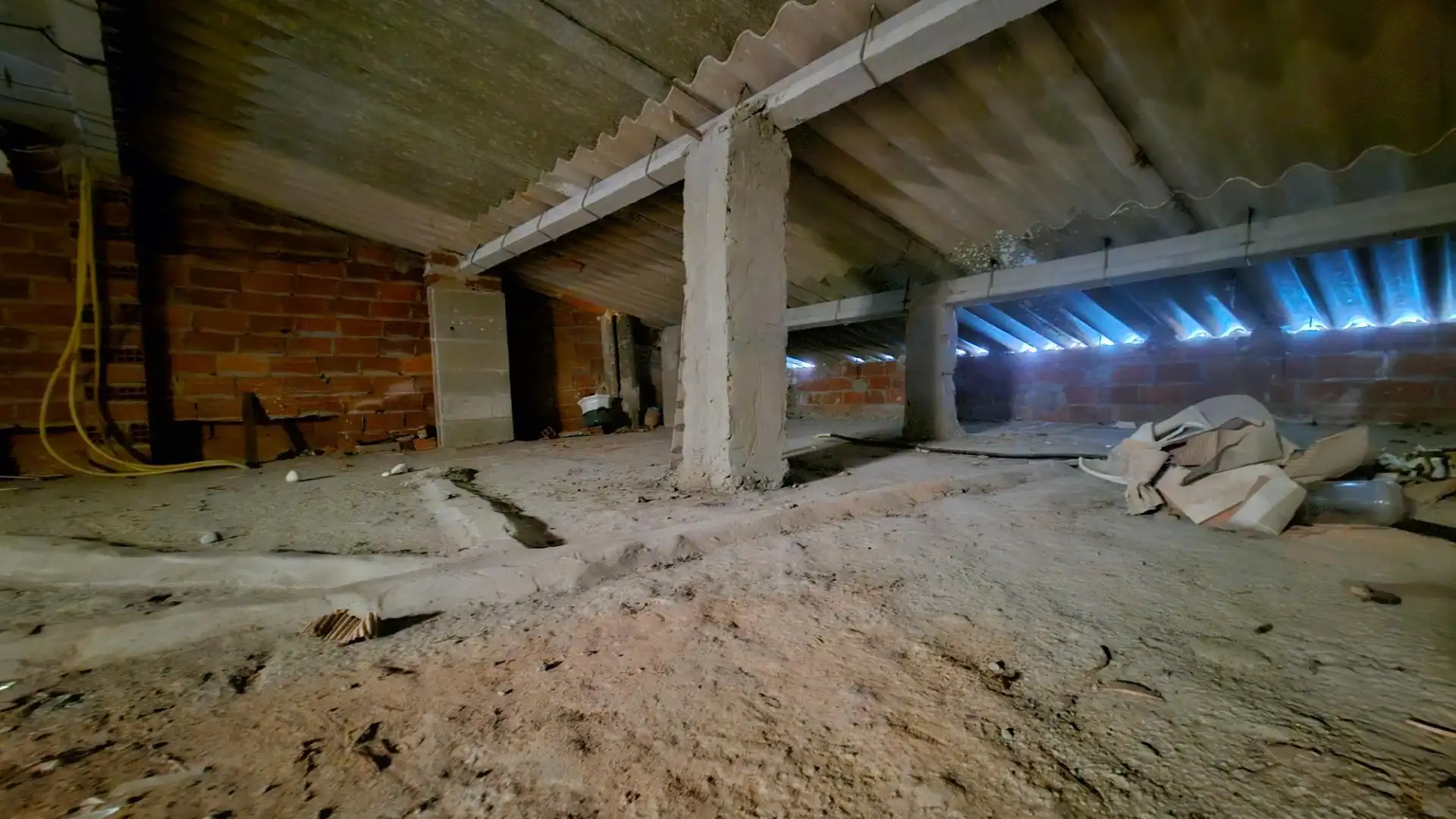 Buildings for sale in Cee