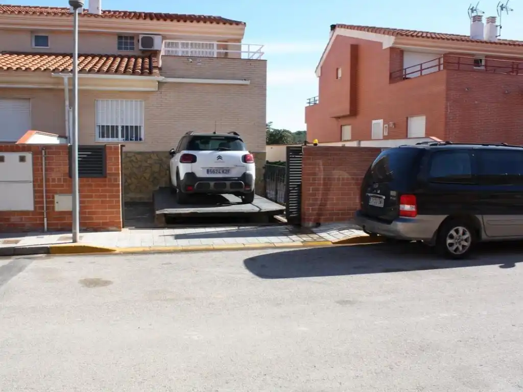 Aparcament de Casa adosada en venda en Alfara de la Baronia