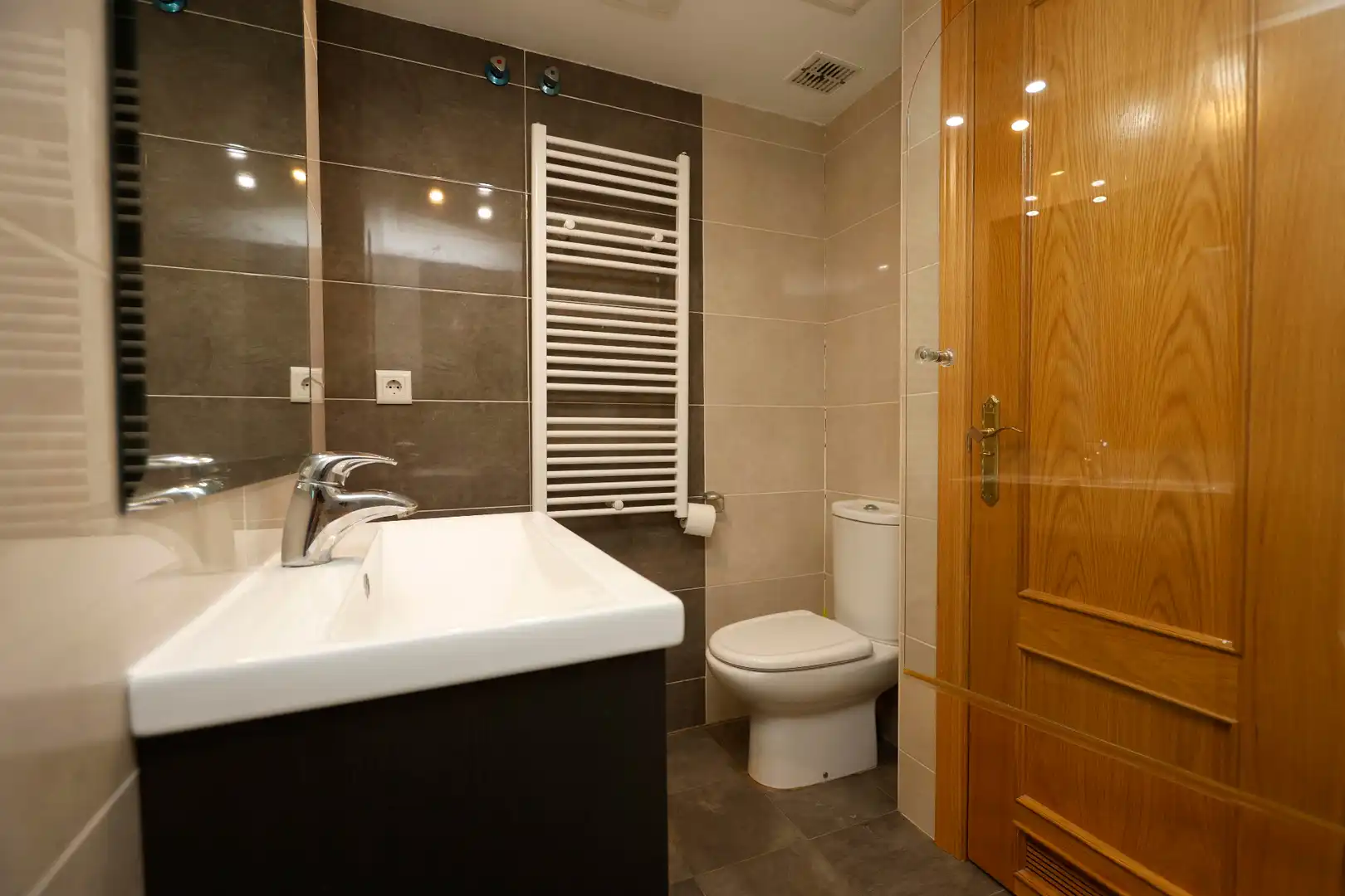 Baño de Apartamento en venta en Zaragoza con Aire acondicionado, Calefacción y Horno