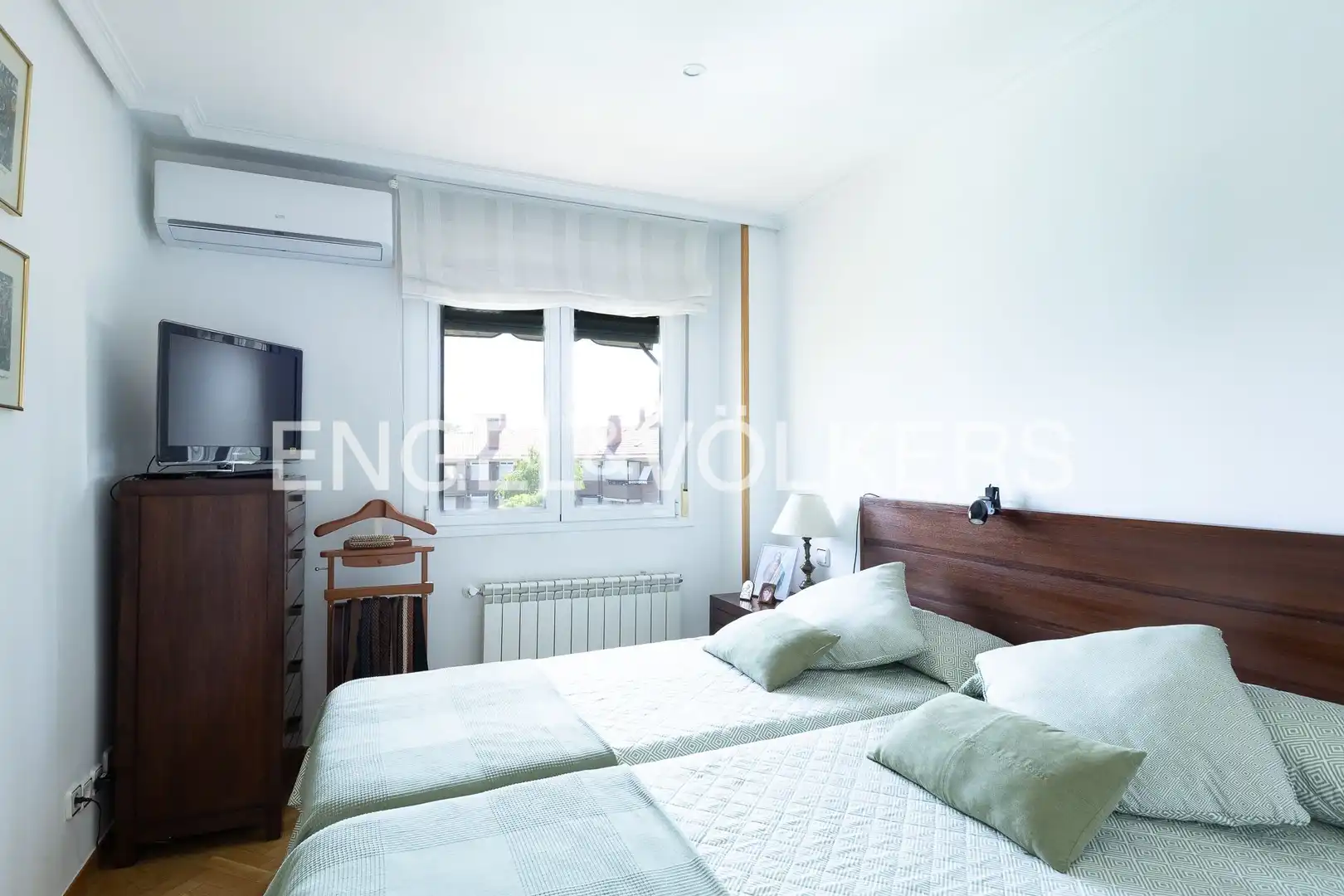 Bedroom of Attic for sale in Pozuelo de Alarcón  with Air Conditioner, Heating and Balcony