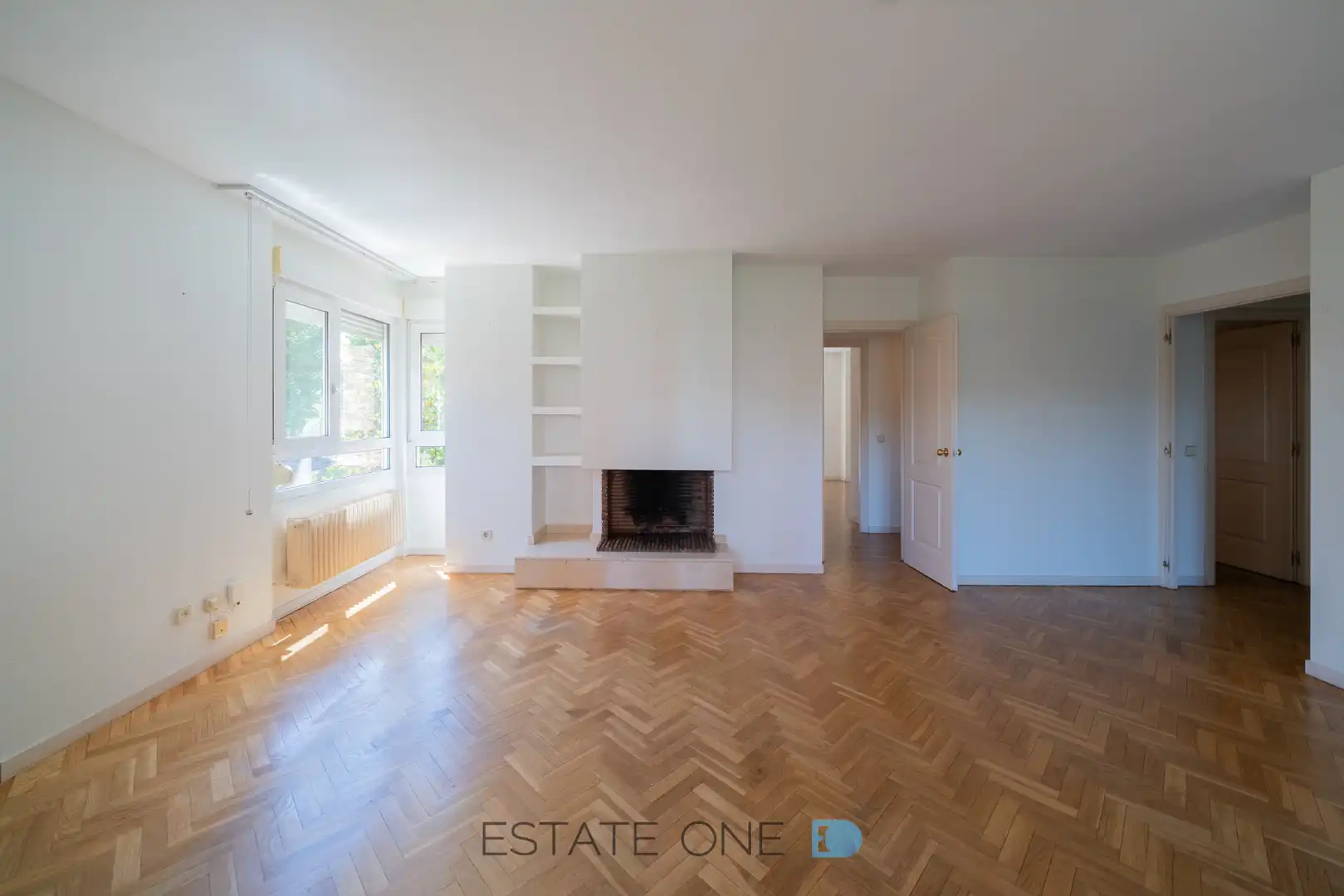 Sala de estar de Piso en venta en Pozuelo de Alarcón con Calefacción, Jardín privado y Parquet