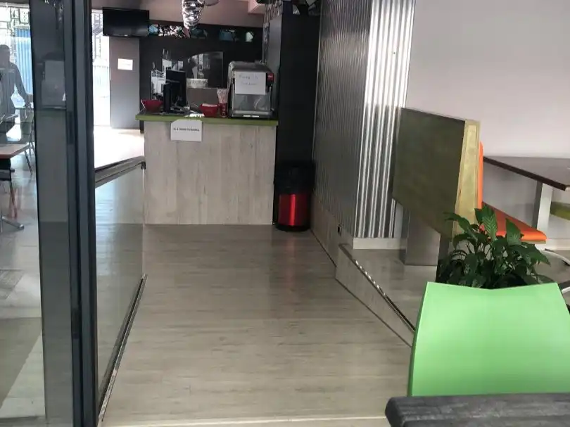 Local en venta en Vigo  con Calefacción, Parquet y Terraza