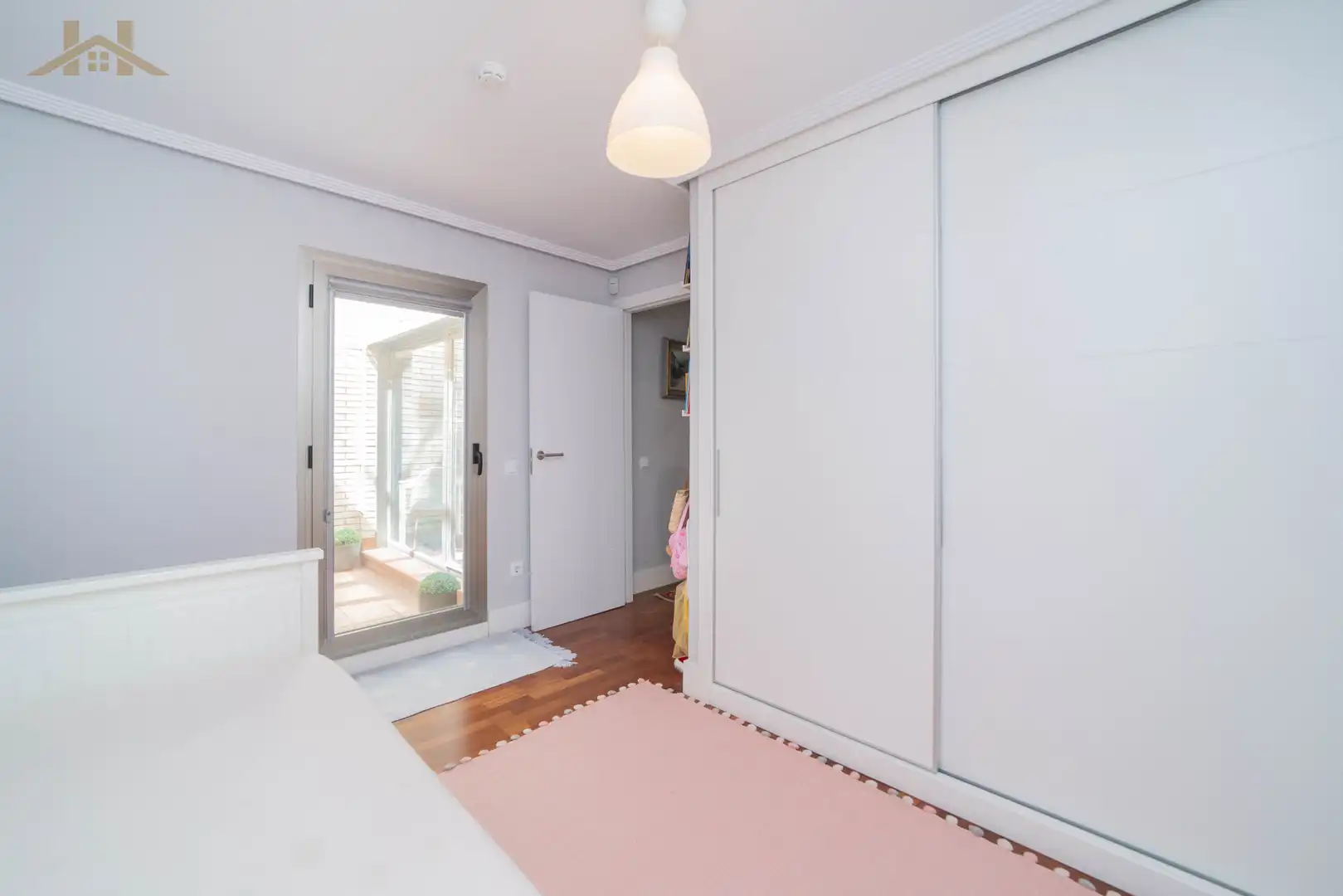 Habitación de Planta baja en venta en Boadilla del Monte con Aire acondicionado, Calefacción y Jardín privado