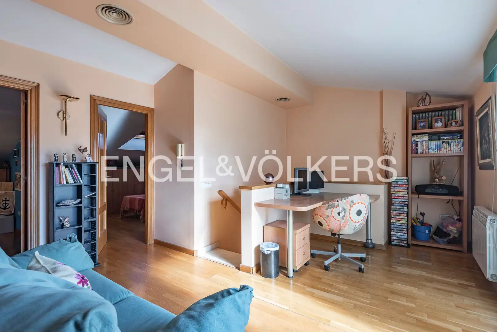 Sala de estar de Ático en venta en Sant Joan Despí con Aire acondicionado, Calefacción y Parquet