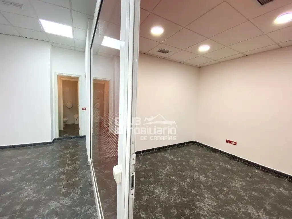 Commercial properties for rent in Santa Cruz de Tenerife  with Air Conditioner