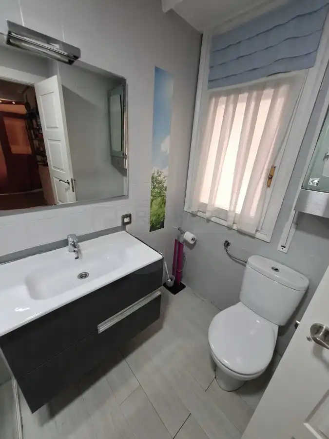 Bathroom of Flat for sale in Lovaina