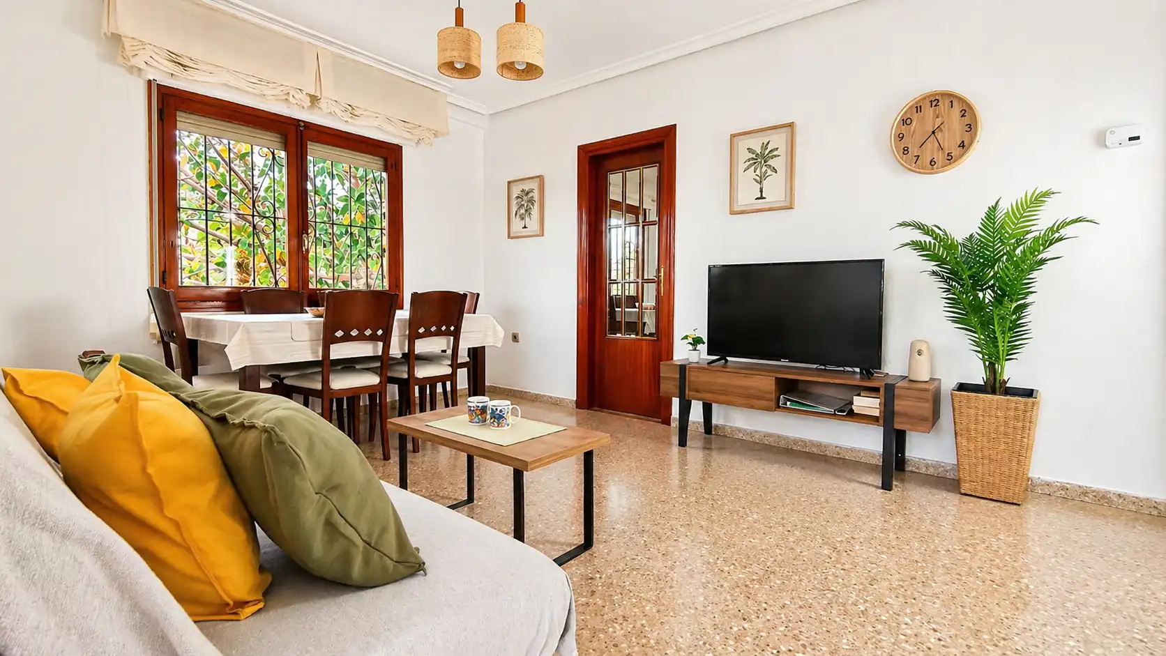 Sala d'estar de Casa adosada de lloguer en El Campello amb Aire condicionat, Calefacció i Jardí privat