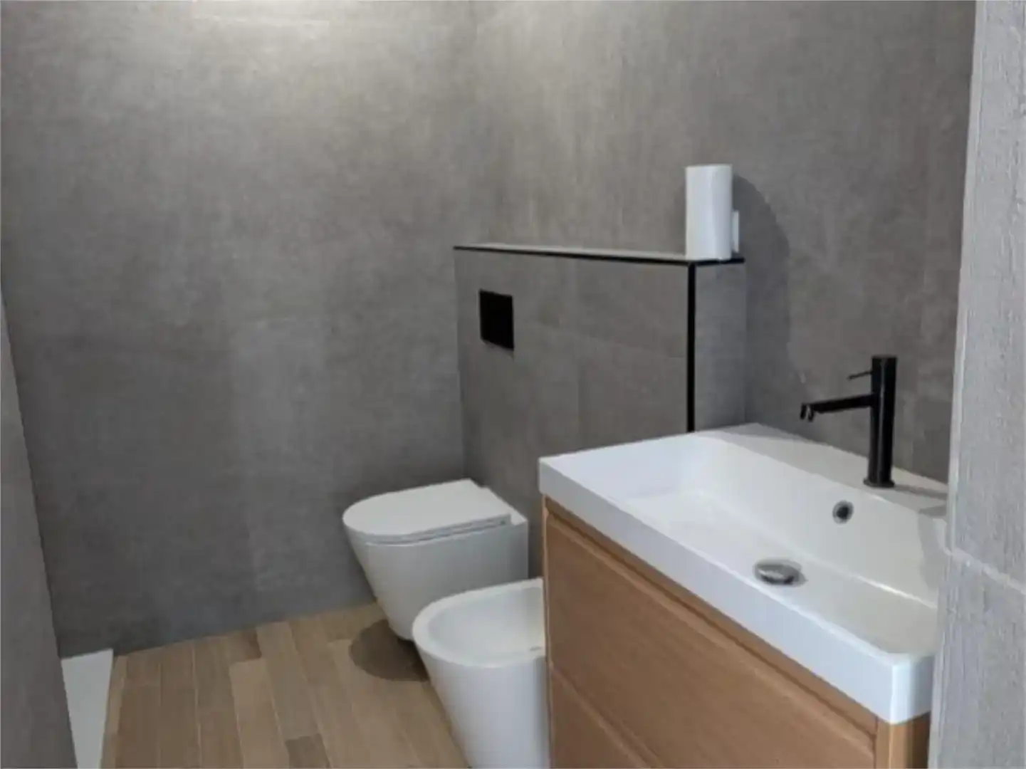 Badezimmer von Wohnung zum Verkauf in  Sevilla Capital mit Klimaanlage, Schwimmbad und Balkon