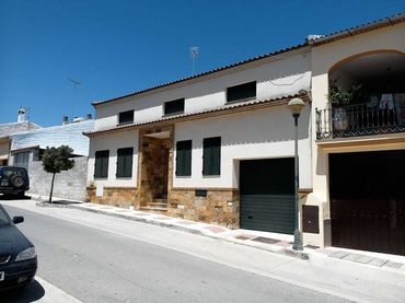 House with pool for sale in Calle Poeta Joaquín Sabina 12