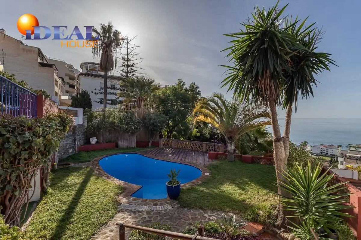 Casa con piscina en venta en La Herradura