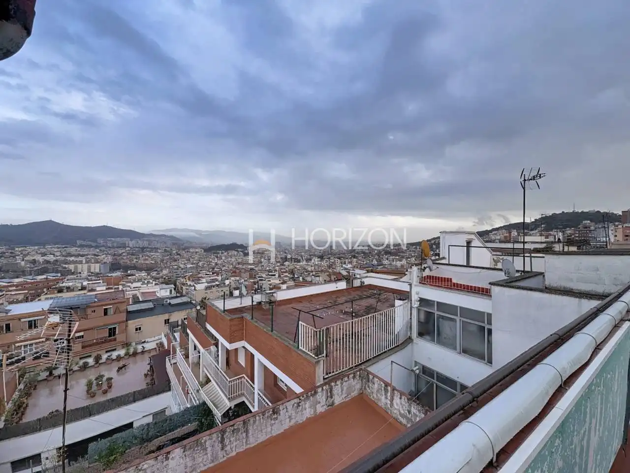 Vista exterior de Piso en venta en Barcelona con Terraza y Trastero