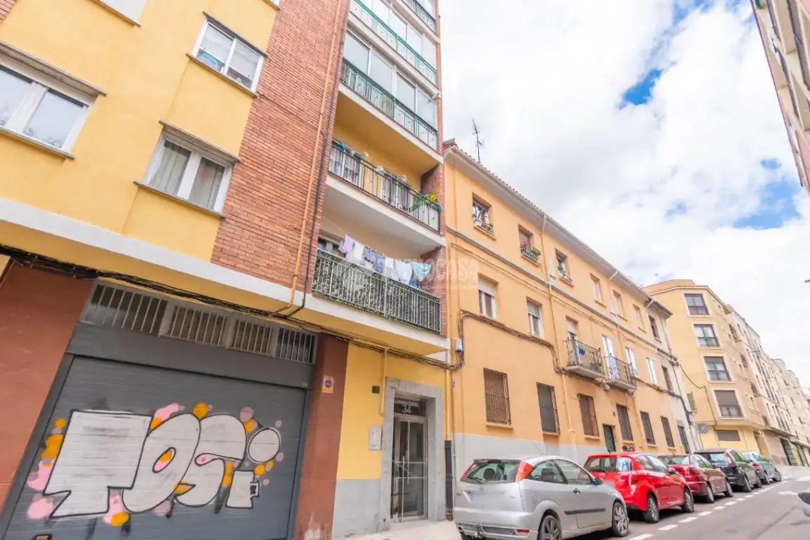 Vista exterior de Piso de alquiler en Salamanca con Calefacción y Balcón
