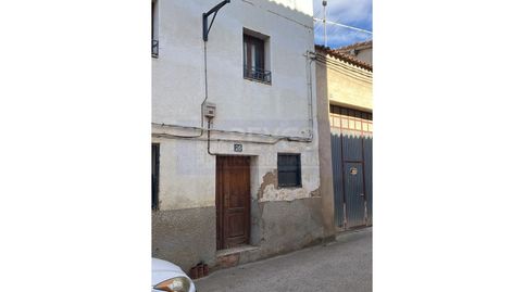 Oportunidad, casa de bajos más 2 plantas en Zarraton.