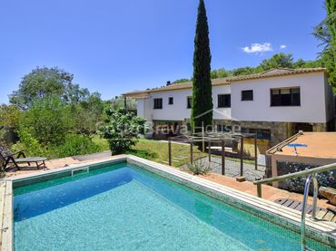 Casa rústica amb piscina en venda a Carretera Esclanya