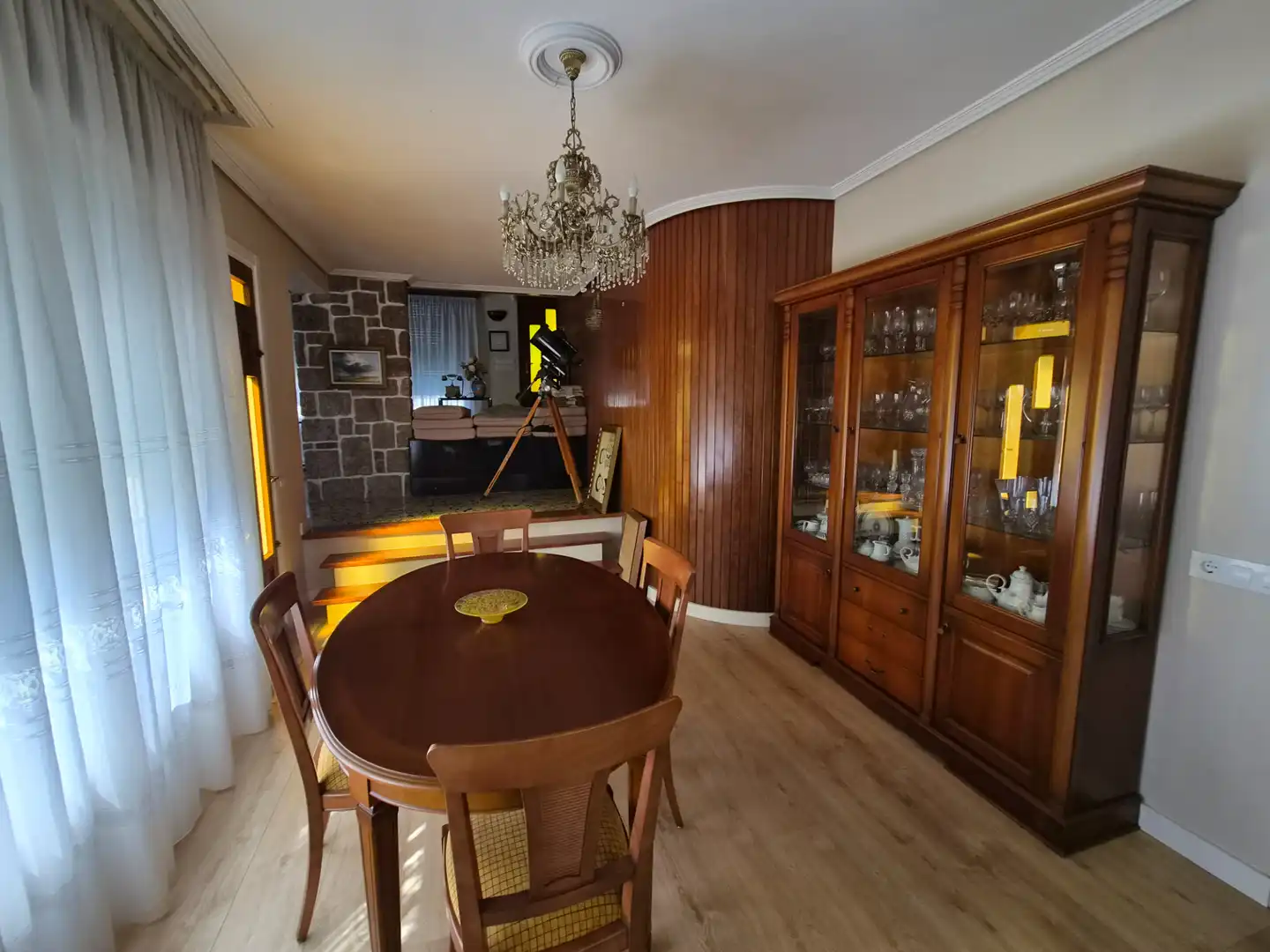Comedor de Casa o chalet en venta en Oleiros con Calefacción, Jardín privado y Parquet