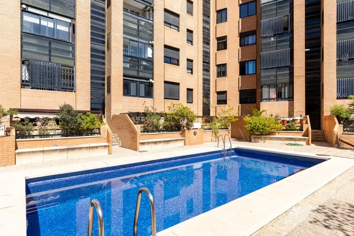 Pis amb piscina en venda a Carrer de la Real Academia de Cultura Valenciana