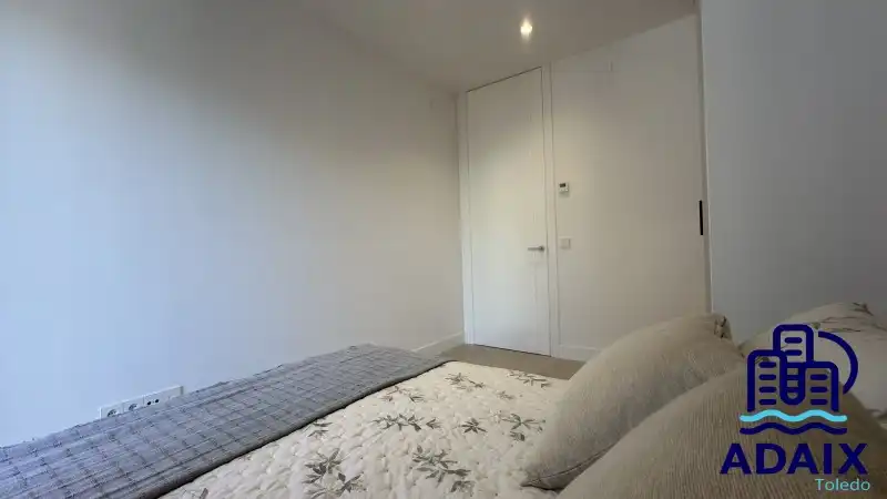 Bedroom of Flat for rent in Toledo  with Air Conditioner, Heating and Furnished