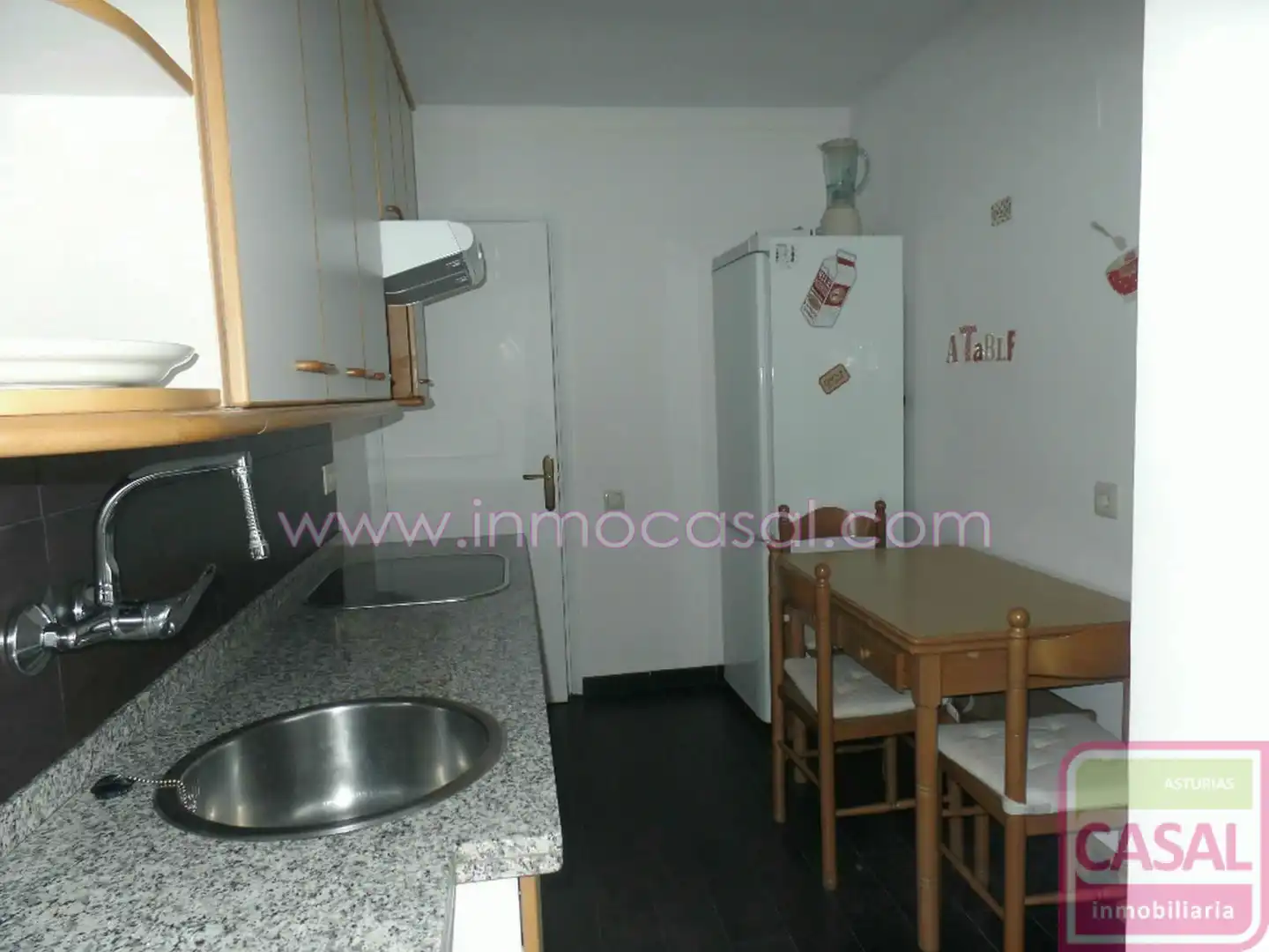 Cocina de Piso de alquiler en Oviedo  con Calefacción, Terraza y Amueblado