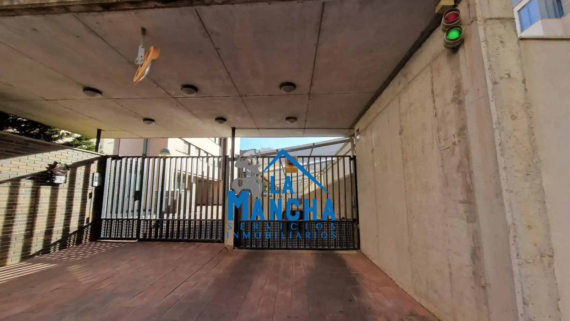 Vista exterior de Garatge en venda en  Albacete Capital