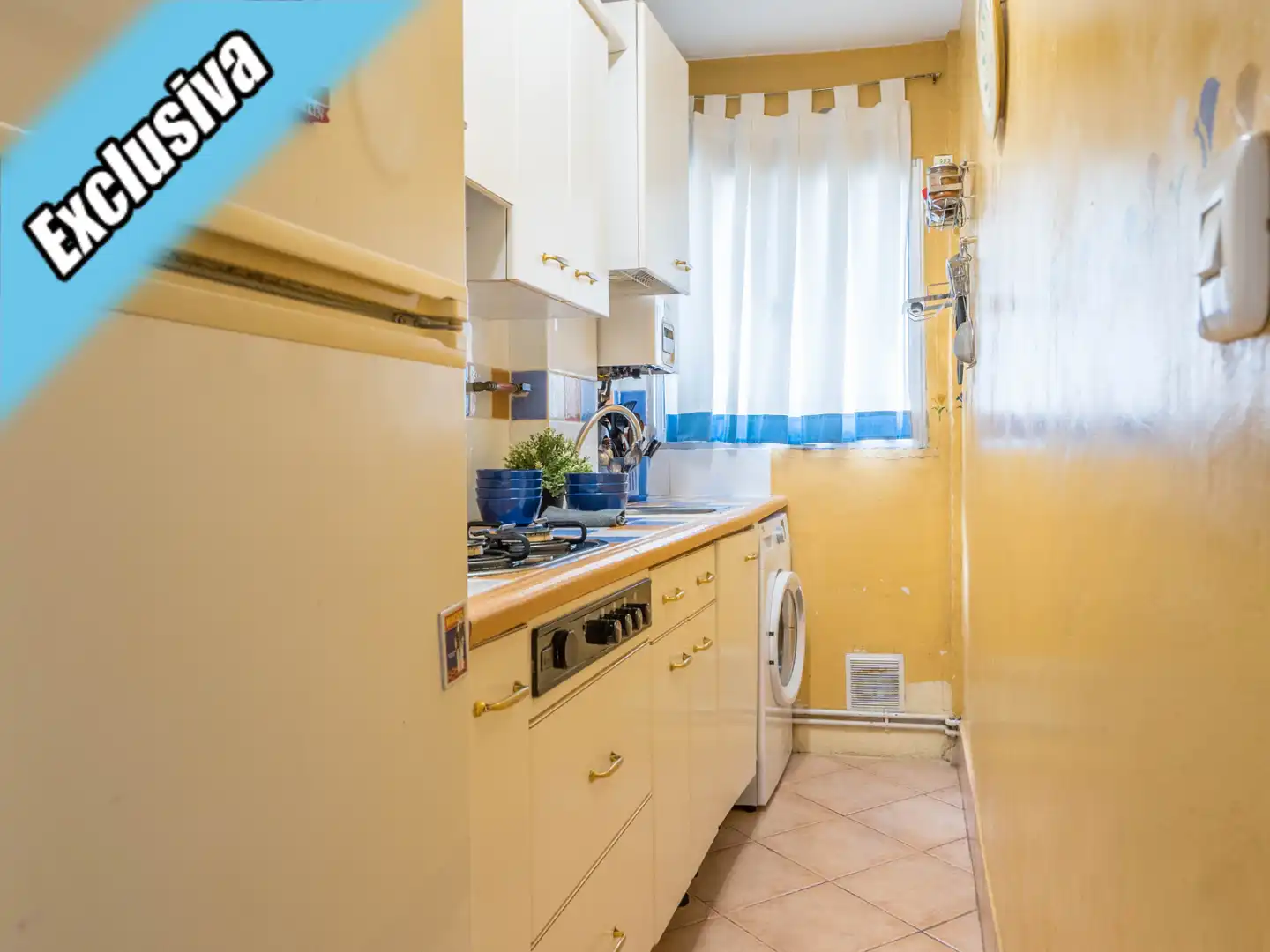 Cuina de Pis en venda en Laredo amb Calefacció, Parquet i Terrassa