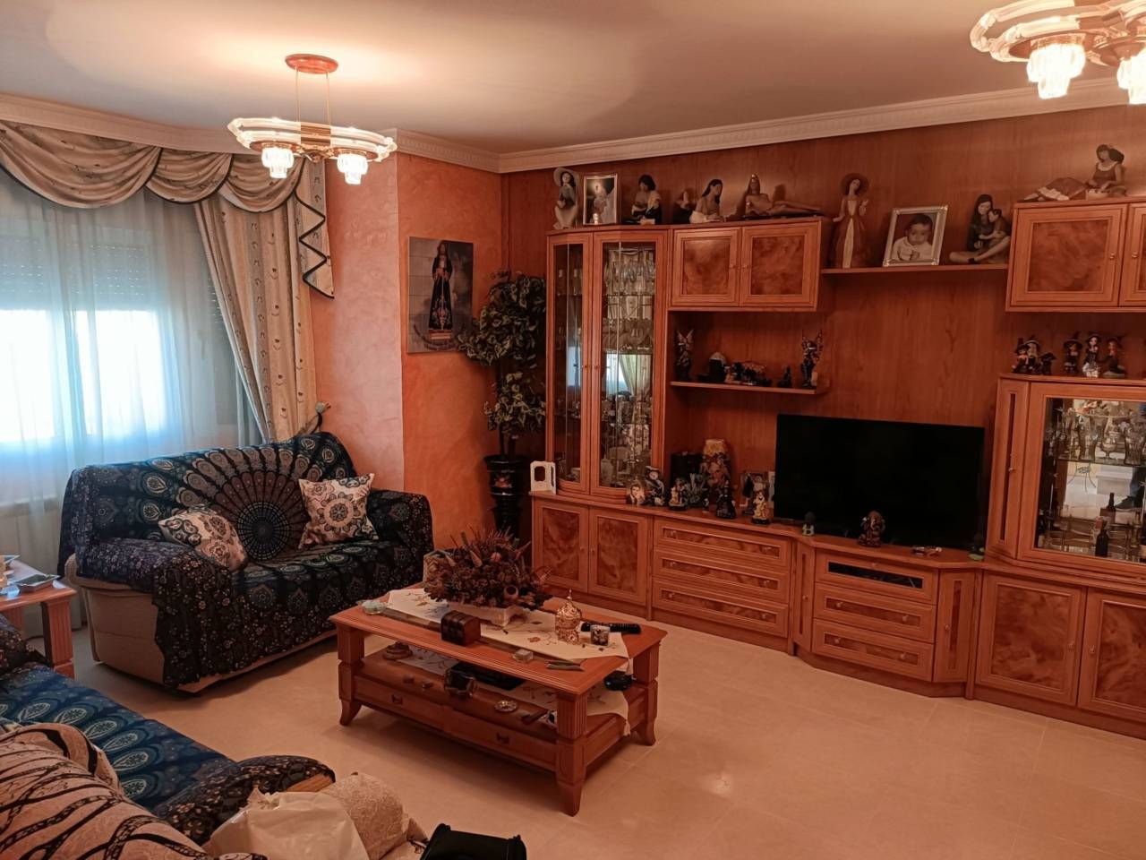 Sala d'estar de Casa adosada en venda en Santa Olalla amb Calefacció, Jardí privat i Terrassa
