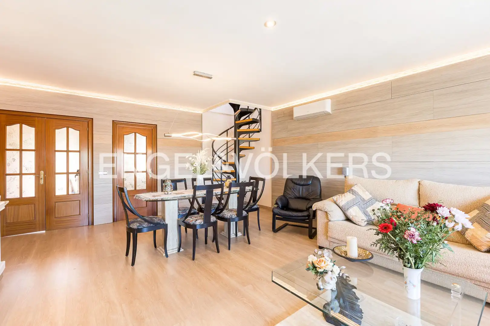 Sala de estar de Casa o chalet en venta en Esparreguera con Aire acondicionado, Calefacción y Jardín privado