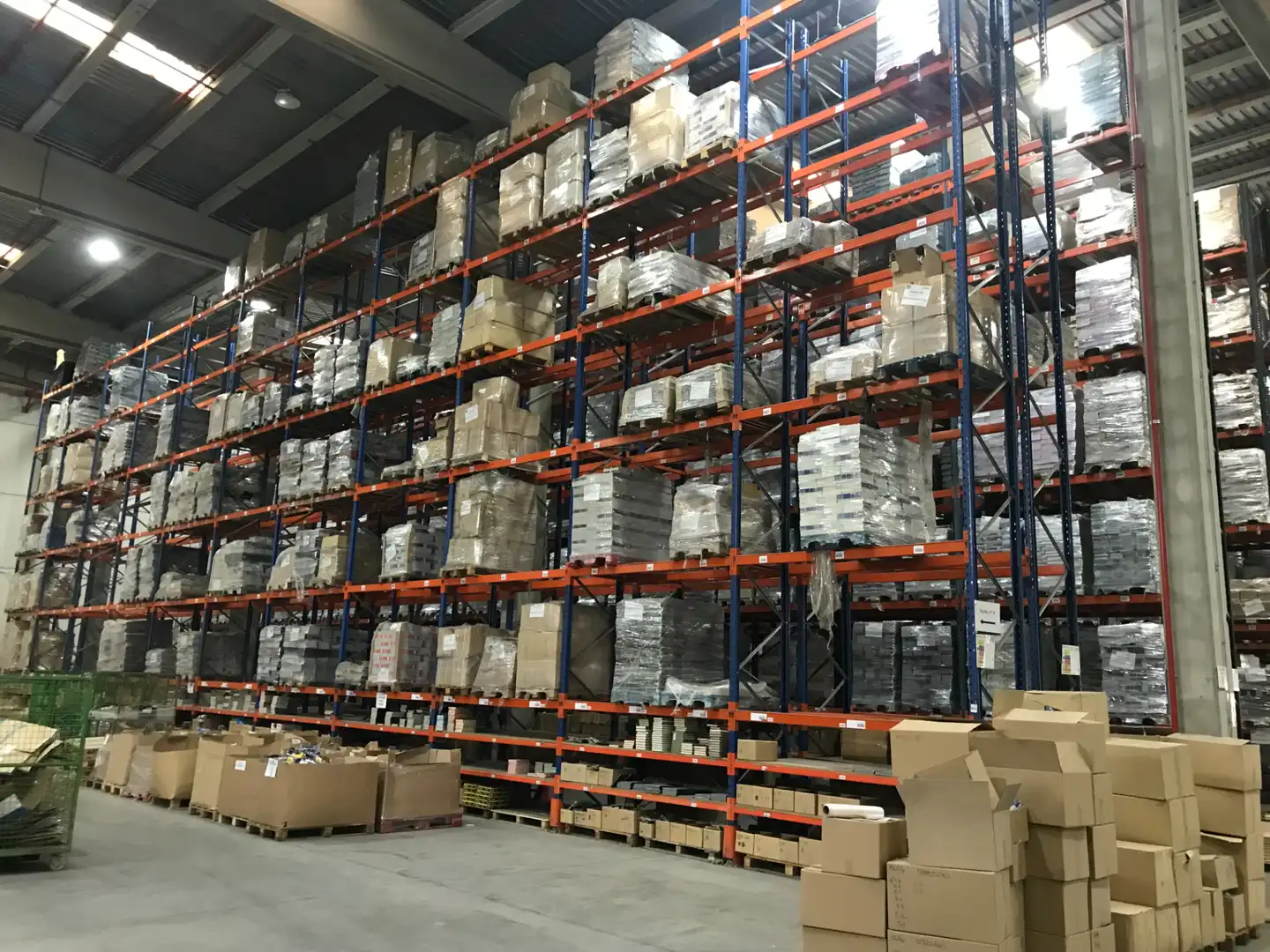 Nau industrial de lloguer en Alovera amb Calefacció i Alarma