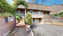 Vista exterior de Casa o xalet en venda en Zizur Mayor / Zizur Nagusia amb Aire condicionat, Terrassa i Piscina