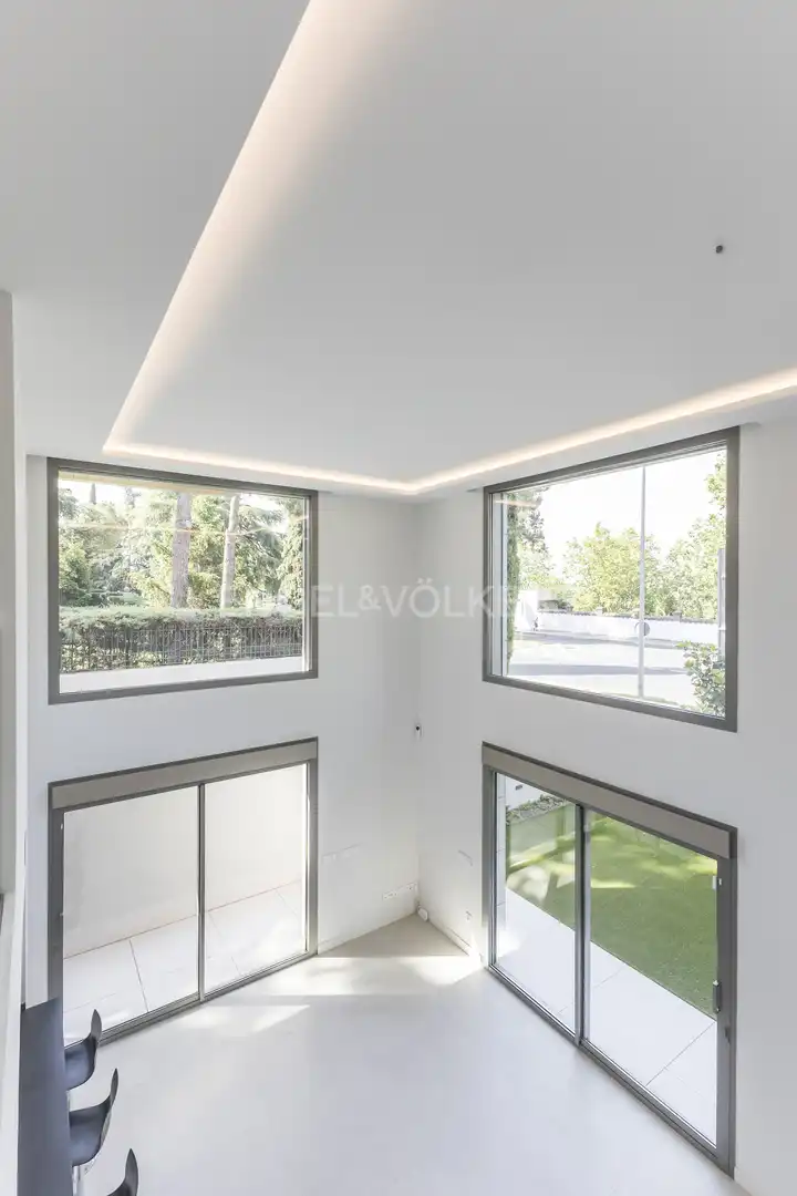 Vista exterior de Dúplex en venta en Madrid con Calefacción, Terraza y Trastero