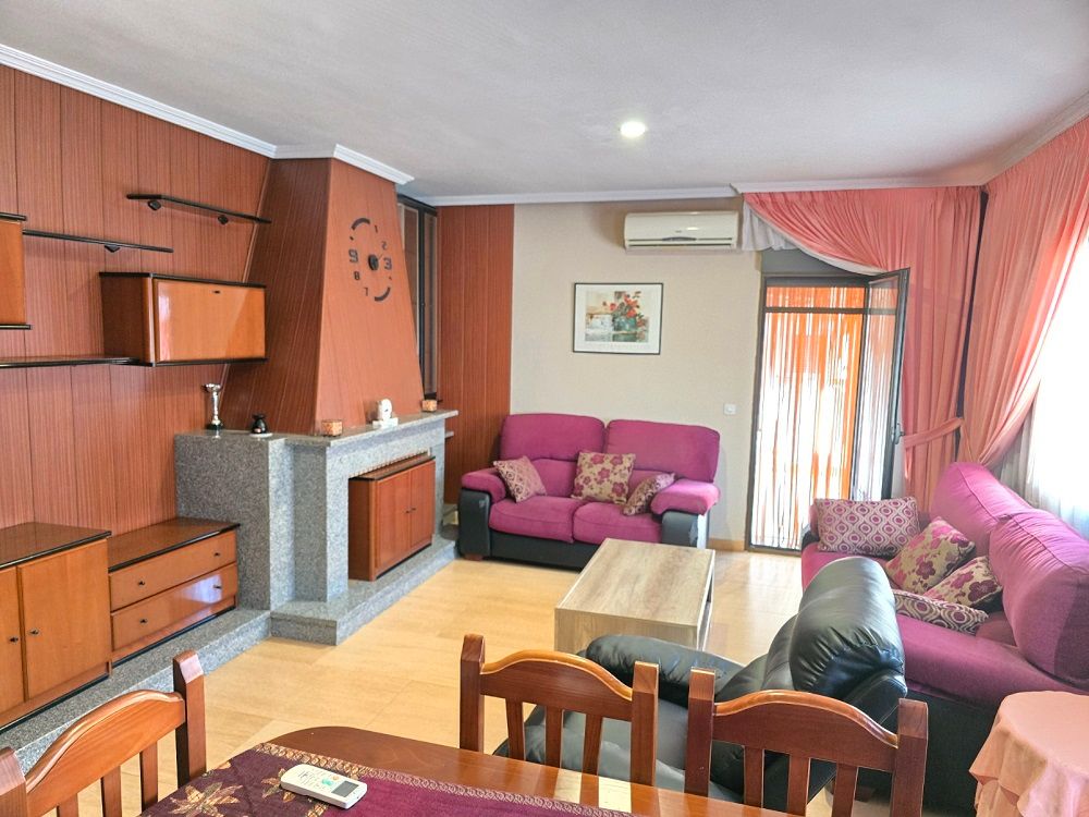 Sala d'estar de Pis en venda en Brozas amb Aire condicionat, Terrassa i Moblat