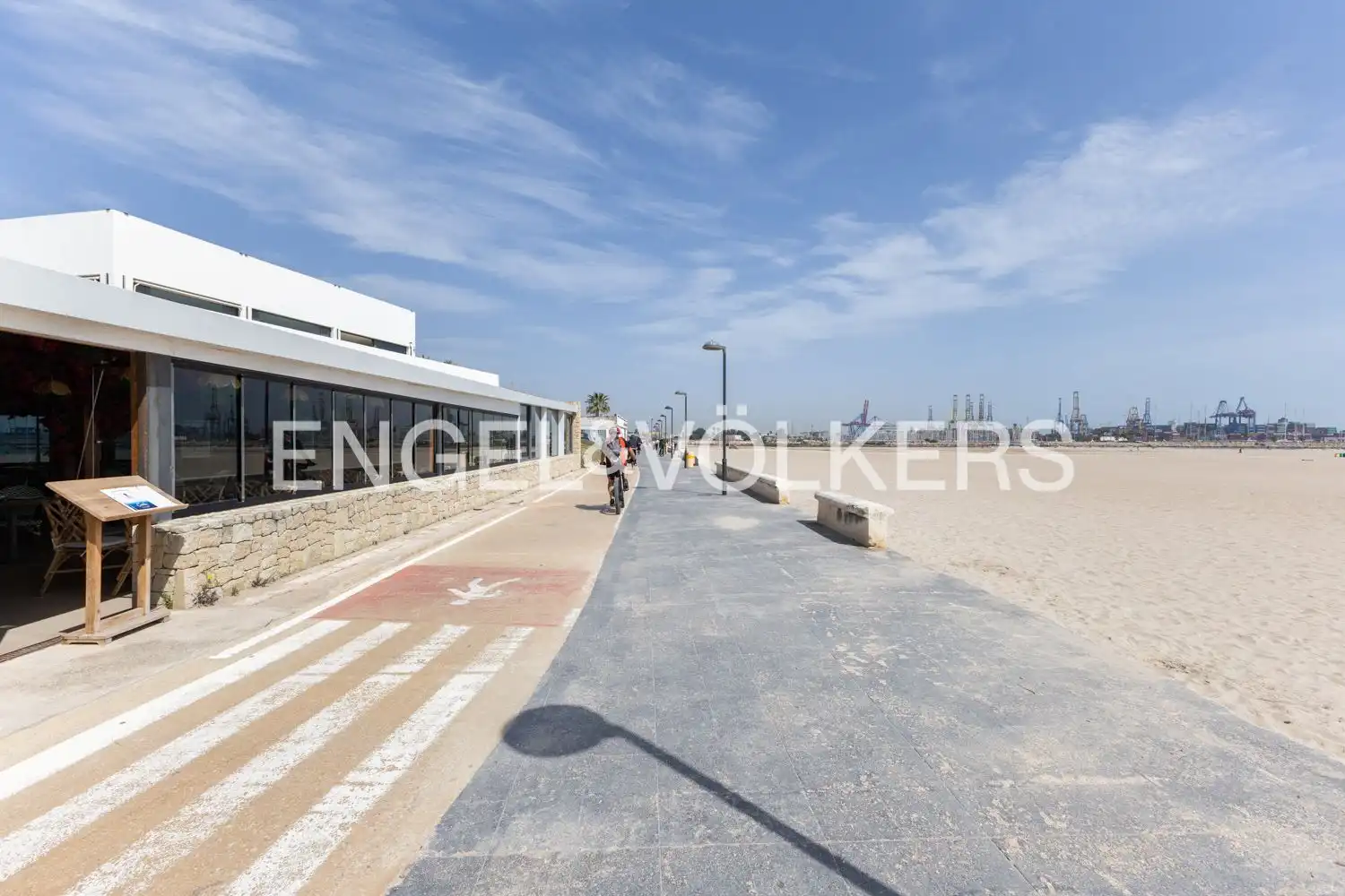 Außenansicht von Wohnung zum Verkauf in Valencia mit Klimaanlage, Heizung und Terrasse