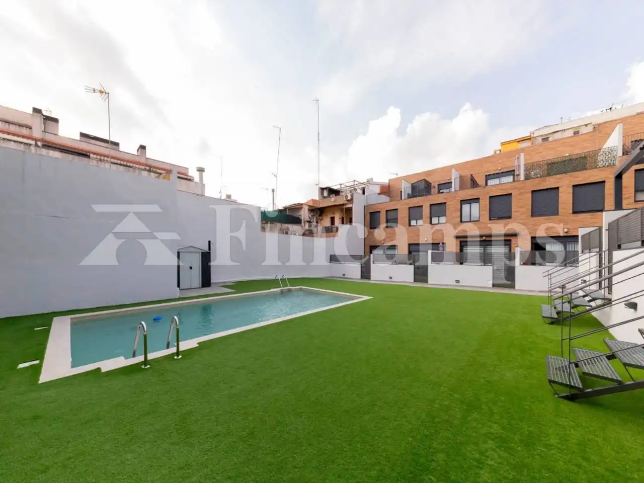 Vista exterior de Casa o xalet en venda en Sabadell amb Aire condicionat, Calefacció i Jardí privat