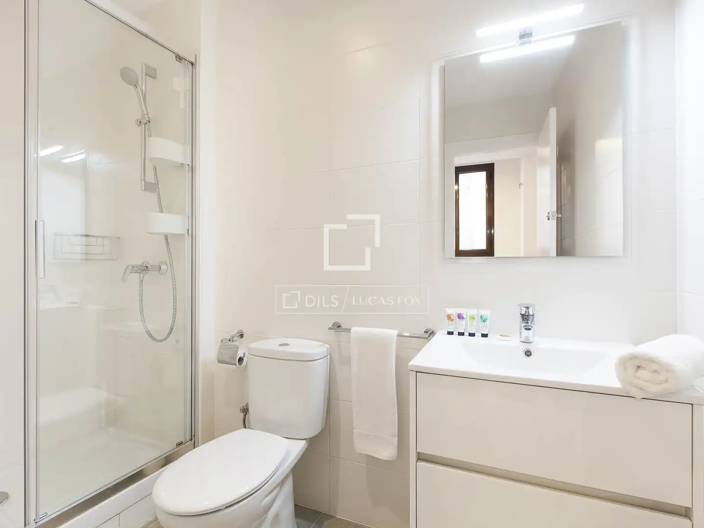 Baño de Piso en venta en Barcelona con Aire acondicionado, Amueblado y Balcón