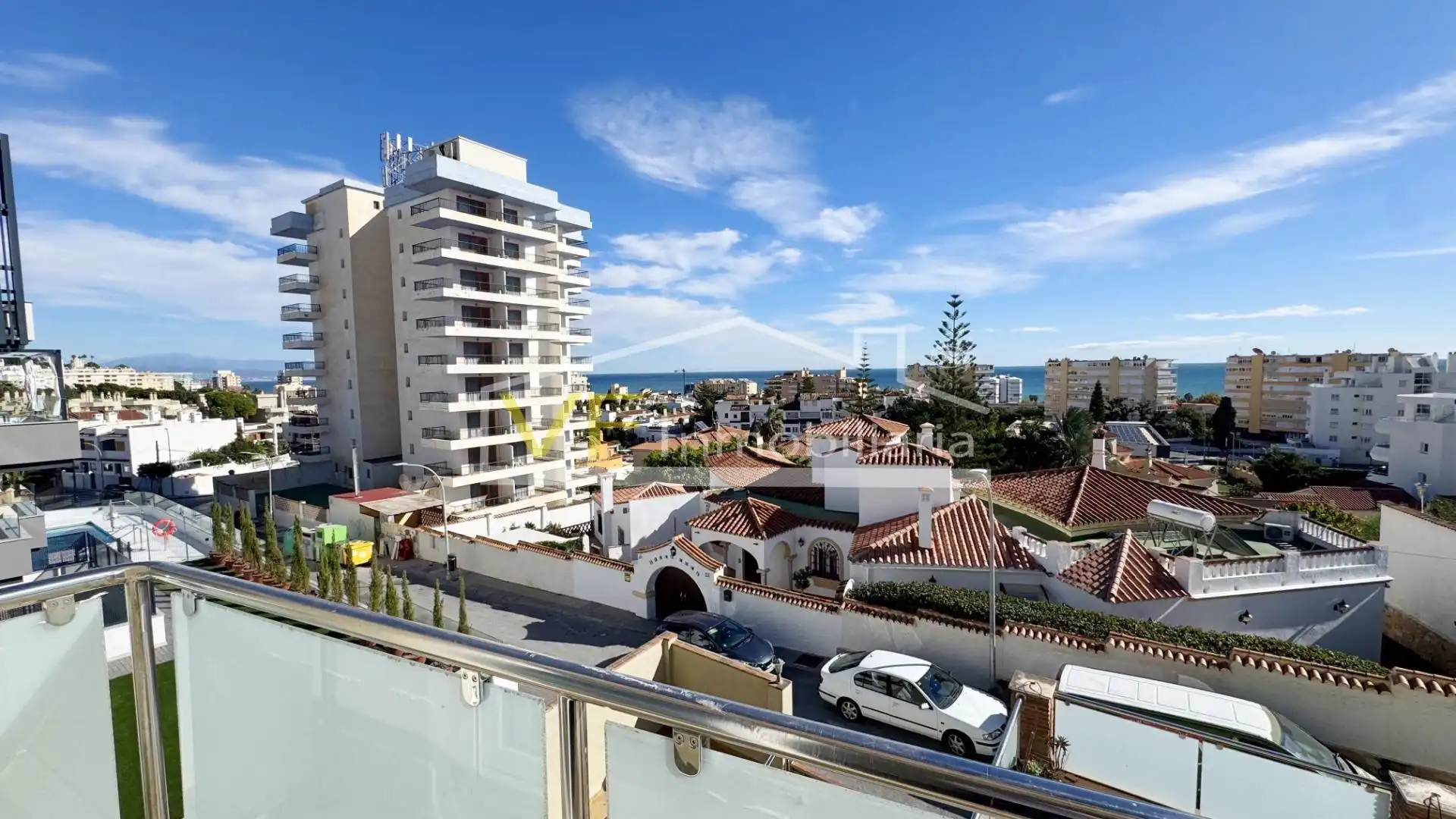 Vista exterior de Dúplex en venda en Torremolinos amb Jardí privat, Terrassa i Traster