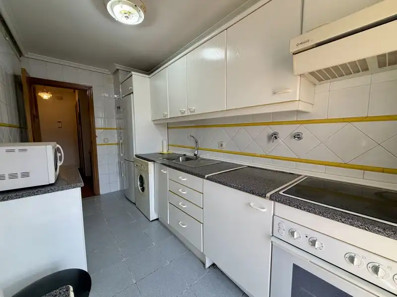 Cuina de Pis en venda en Madrid amb Aire condicionat, Calefacció i Jardí privat
