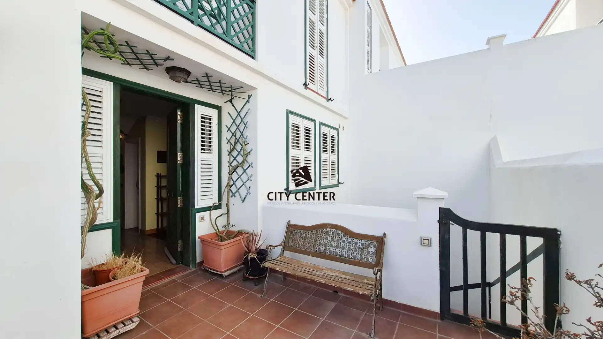 Vista exterior de Casa adosada en venta en Arico con Terraza, Amueblado y Balcón