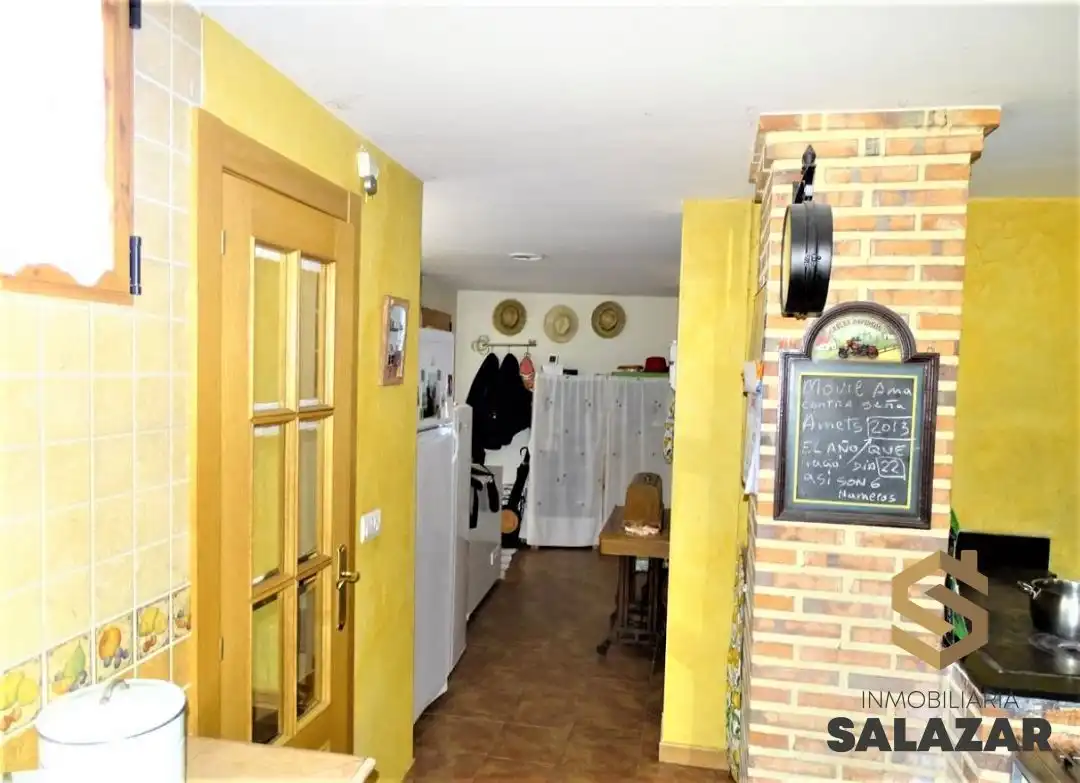 Casa adosada en venda a Calle la Iglesia, Villalaco