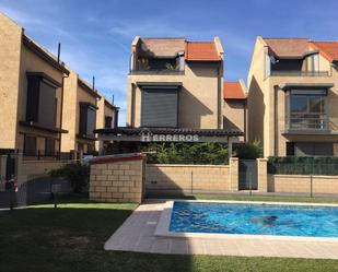 Vista exterior de Casa o xalet en venda en Ribafrecha amb Calefacció, Parquet i Terrassa