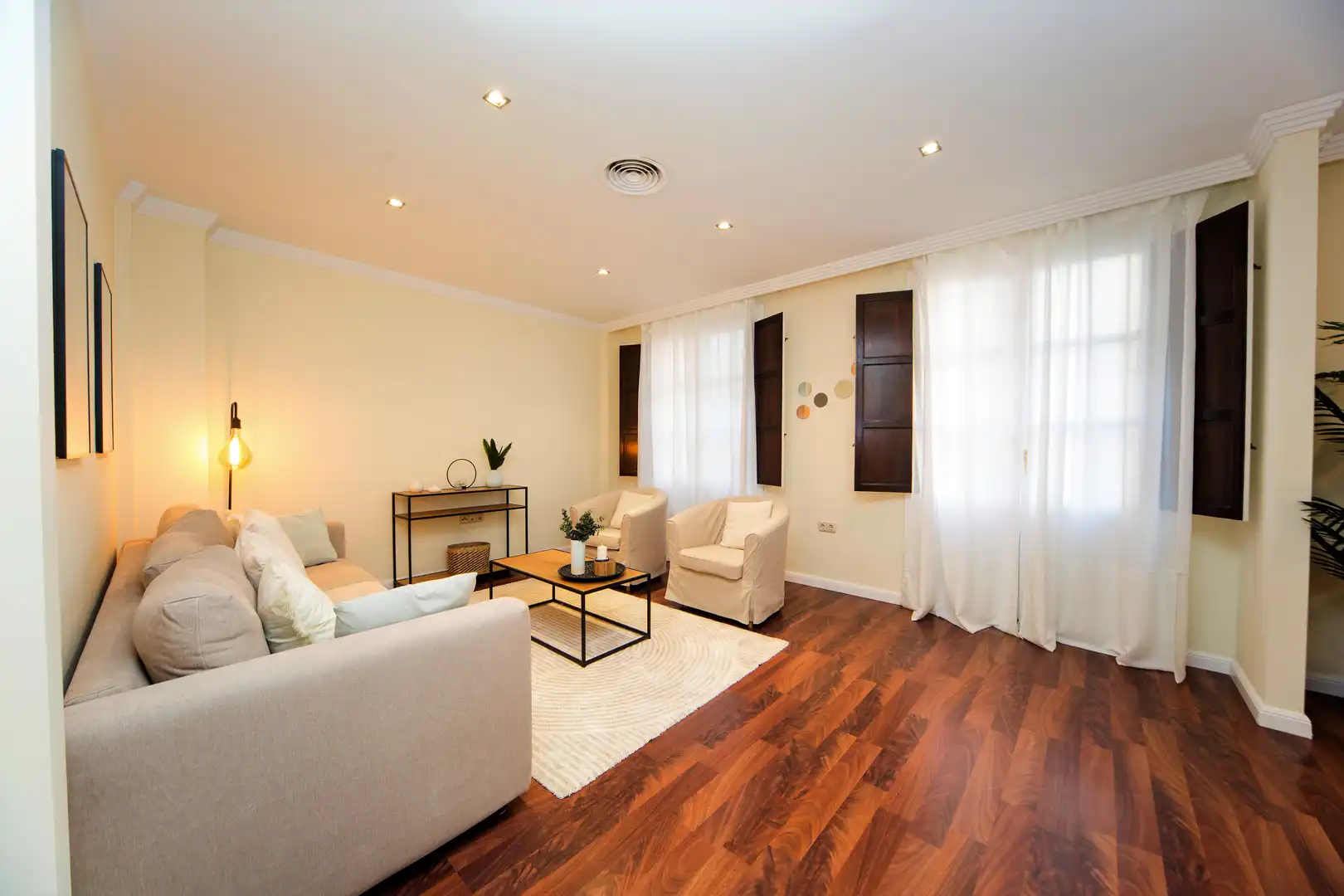 Living room of Flat for sale in Granada  with Air Conditioner, Heating and Parquet flooring