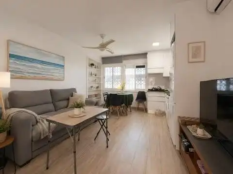 Habitación de Apartamento en venta en Roquetas de Mar con Jardín privado y Piscina comunitaria