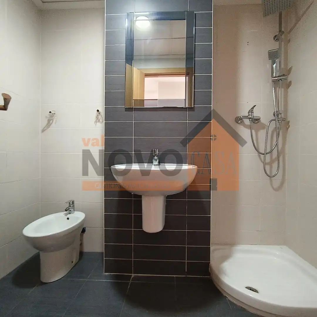 Badezimmer von Wohnung zur Miete in Silla mit Möbliert