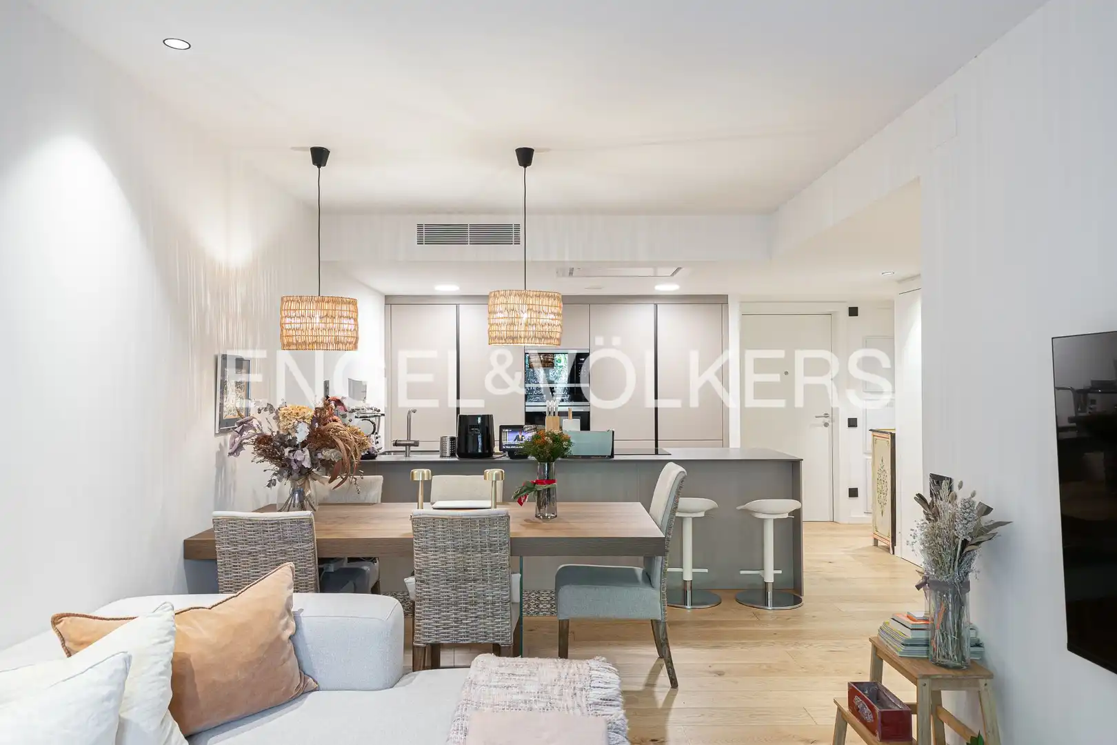 Living room of Flat for rent in Barcelona  with Air Conditioner, Heating and Parquet flooring