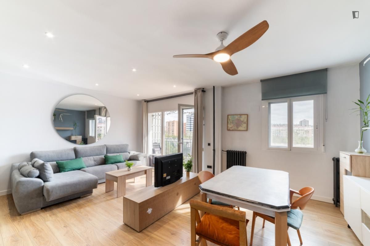 Sala d'estar de Apartament de lloguer en  Madrid Capital amb Moblat, Forn i Rentadora