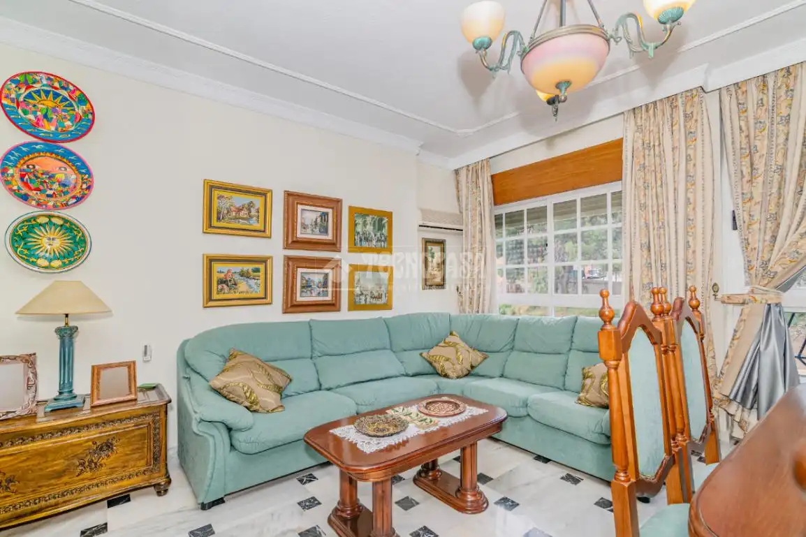 Sala d'estar de Casa adosada en venda en Loja amb Aire condicionat, Traster i Moblat