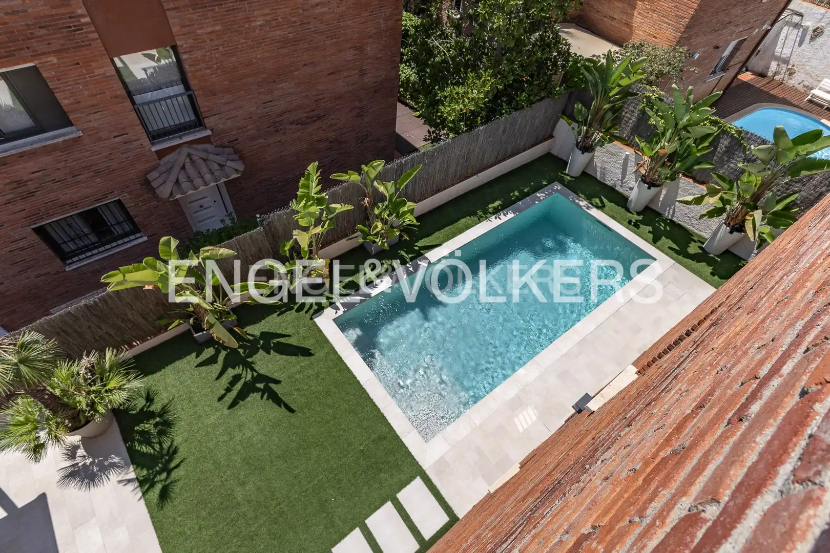 Piscina de Casa o chalet en venta en El Masnou con Aire acondicionado, Calefacción y Jardín privado