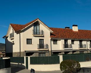Vista exterior de Casa adosada en venda en Santa Cilia amb Terrassa i Balcó