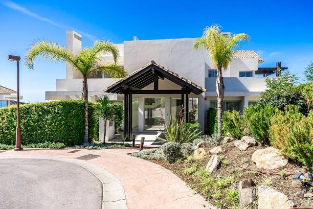 Ático en Venta en Urbanizacion Montemayor Alto en Montemayor - Marbella Club