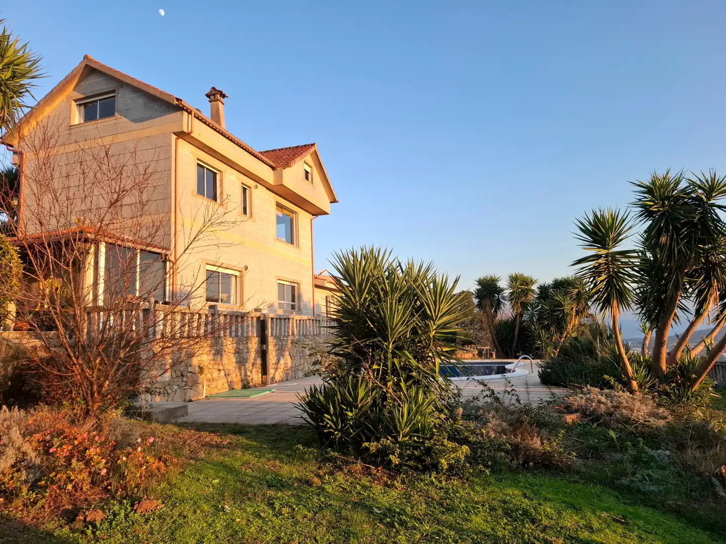 Vista exterior de Casa o xalet en venda en As Neves   amb Calefacció, Jardí privat i Terrassa
